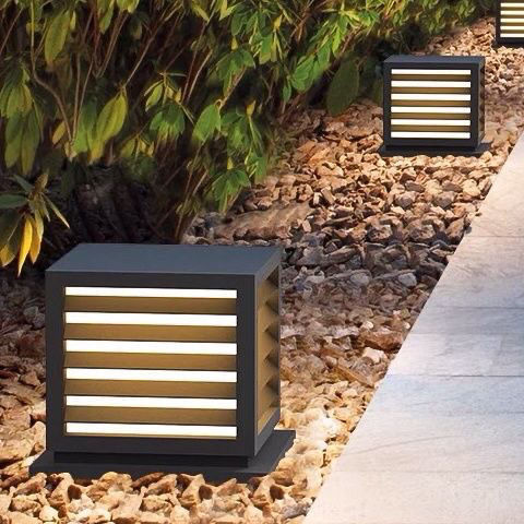 New Modern Hot Sale Waterproof Solar Powered Pillar Gate LED Garden Light Garden Lawn Courtyard Outdoor Lighting