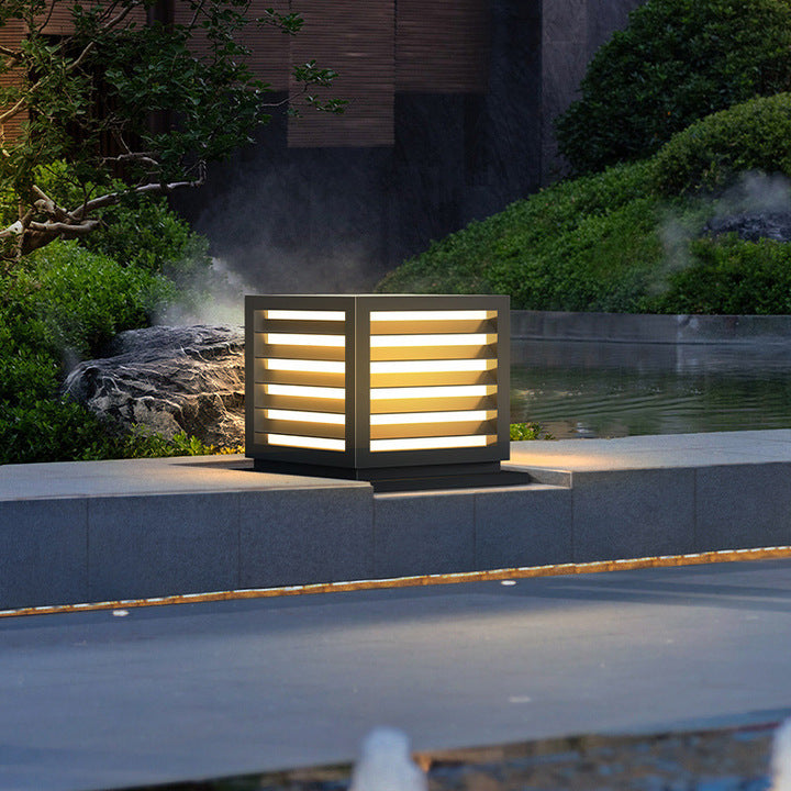 New Modern Hot Sale Waterproof Solar Powered Pillar Gate LED Garden Light Garden Lawn Courtyard Outdoor Lighting