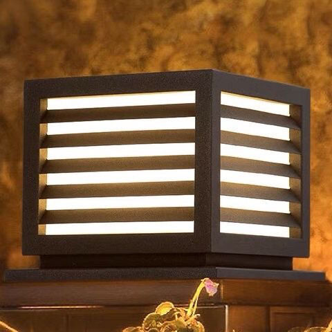 New Modern Hot Sale Waterproof Solar Powered Pillar Gate LED Garden Light Garden Lawn Courtyard Outdoor Lighting